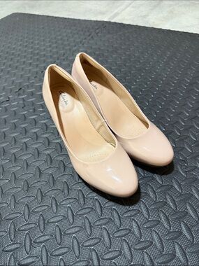 Clarks Ambyr Joy dusty rose patent pumps 8.5M